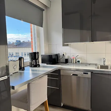 Center 8 Apartment *